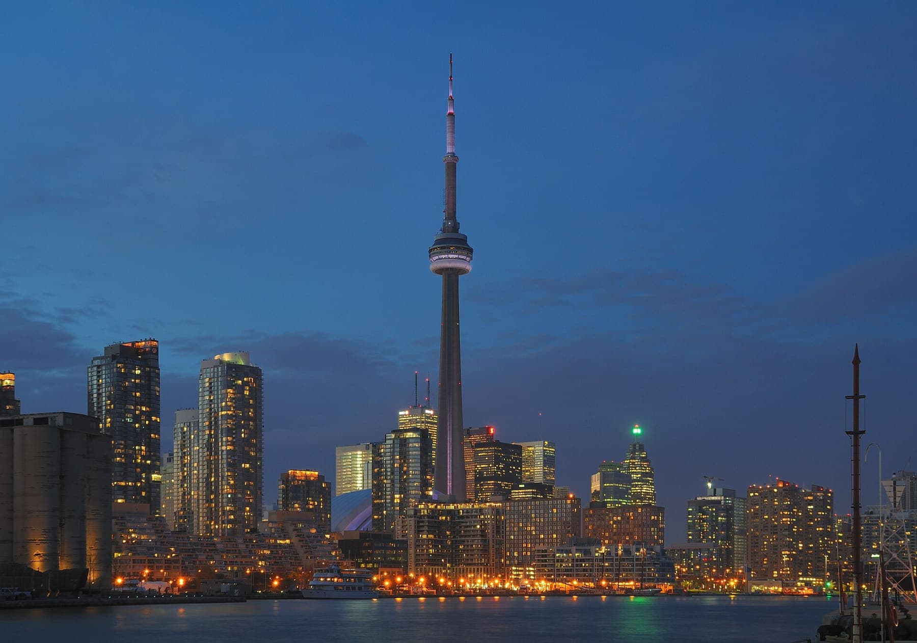 The Toronto skyline at night